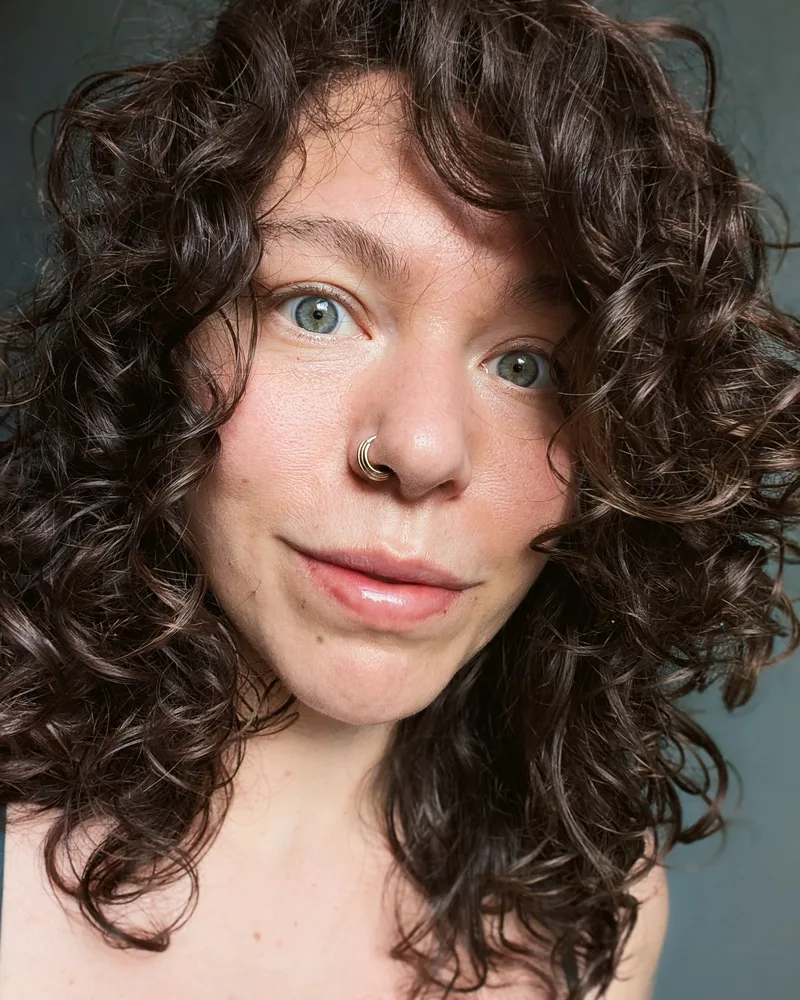 Portrait of Lynn Formesyn, rope artist known as Vagevurig